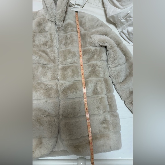 Jillian Harris x JoeFresh fur coat - Picture 9 of 9